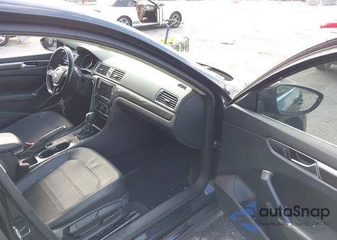 2017 Volkswagen Passat 1.8T Se z USA, uszkodzony, nr VIN 1VWBT7A39HC065471